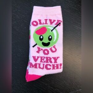 NWT olive pun (“Olive you very much!”) pink with green accent socks (OS)